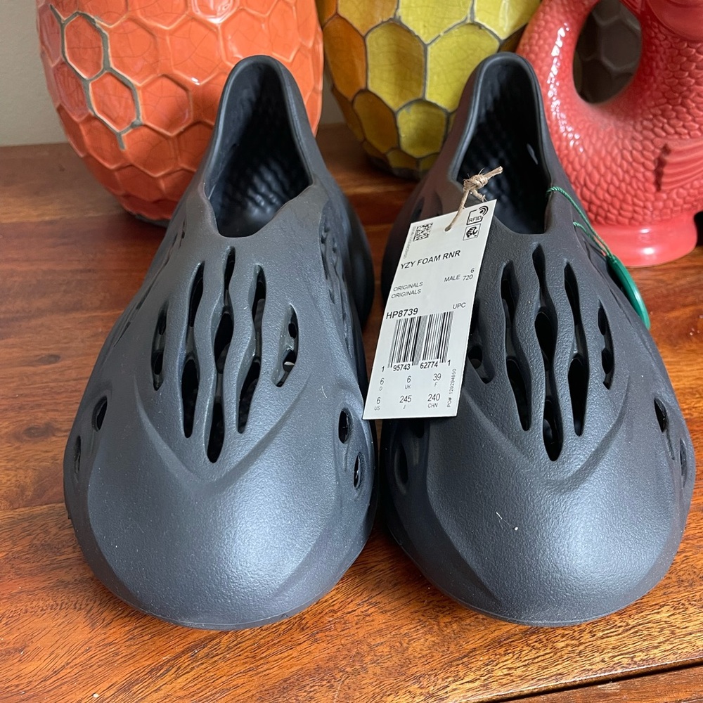 NIB Adidas Onyx (Black) Yeezy Foam Runners - Picture 2 of 7